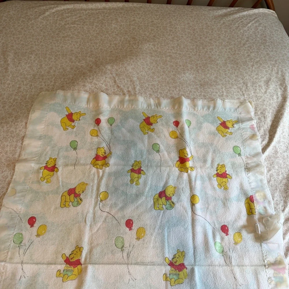 Vintage Walt Disney Productions Winnie The Pooh Balloon Baby Blanket Satin Trim